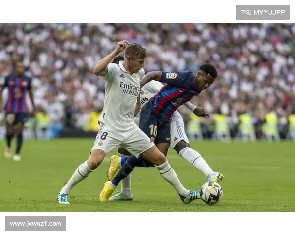 巴萨制定精妙战术与团队协作成功克服皇马最终实现关键德比胜利的