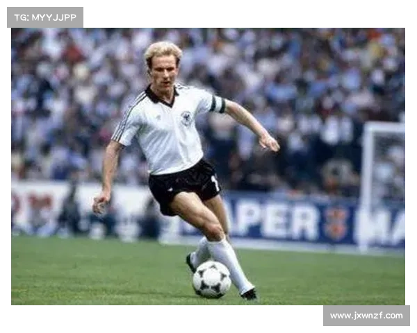 拜仁历史传奇人物鲁梅尼格踢过的关键位置与战术贡献分析