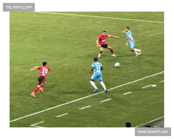 守门员扑点球的关键技巧：如何精准判断方向与扑救策略分析